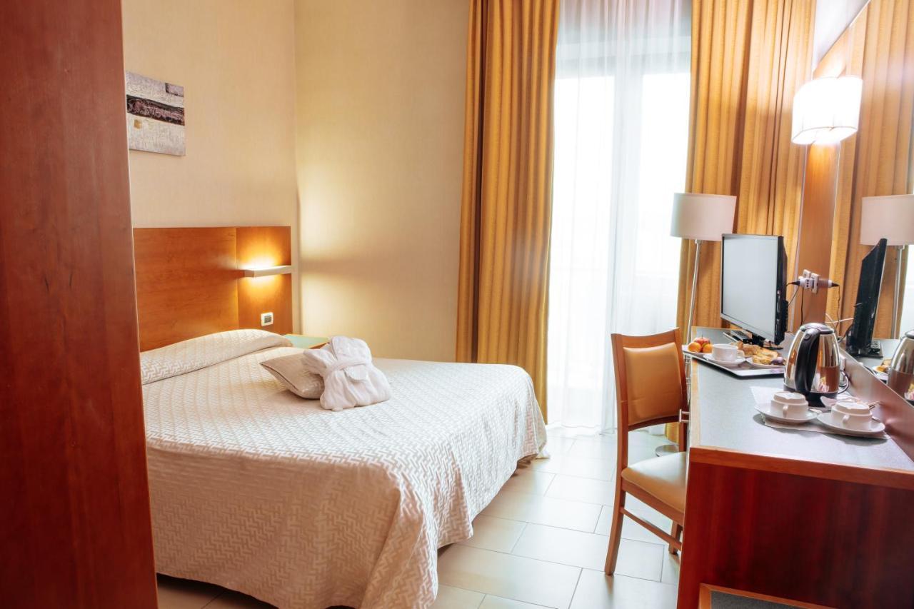 Hotel Amico Читта-Сант'Анджело Екстер'єр фото